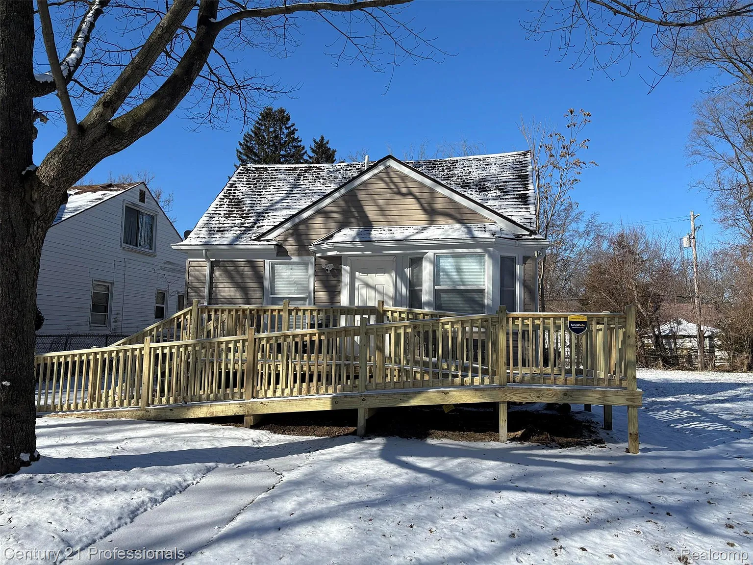 19767 Greenview Ave photo 1