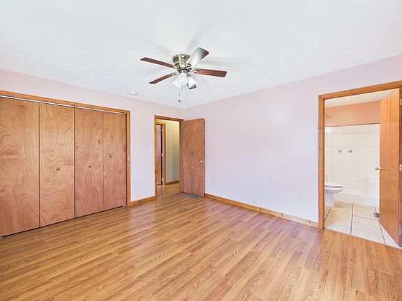 4th image of 136 Roanoke Cir