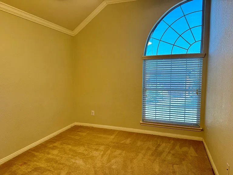 202 Almond Dr — Photo 11