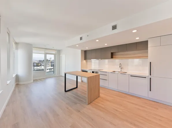 567 Emerson St #1105, Coquitlam, BC V3J 0G3