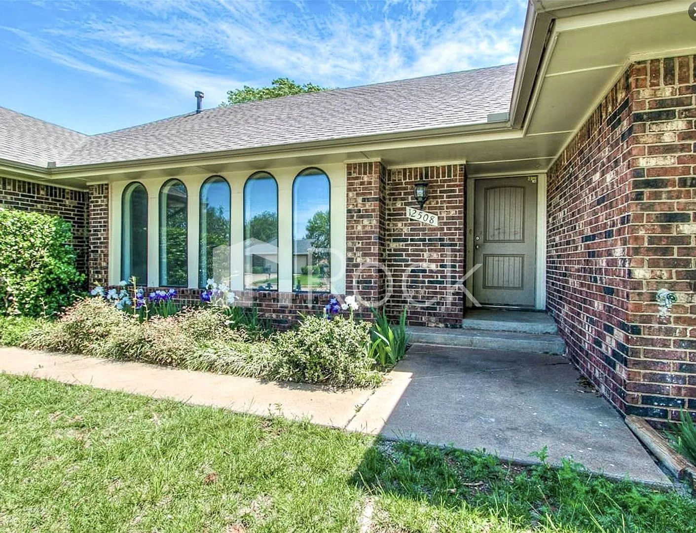 Spacious 4-Bedroom 3-Bathroom Home — Photo 1