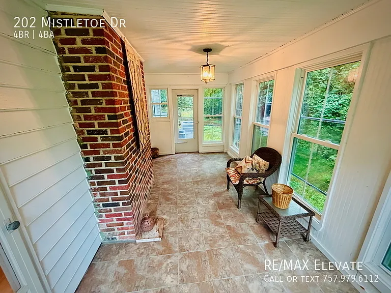 202 Mistletoe Dr — Photo 10