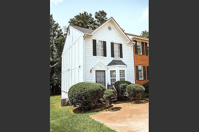 2 bed, 2.5 bath, 1400 sqft, $1,420 — Photo 3