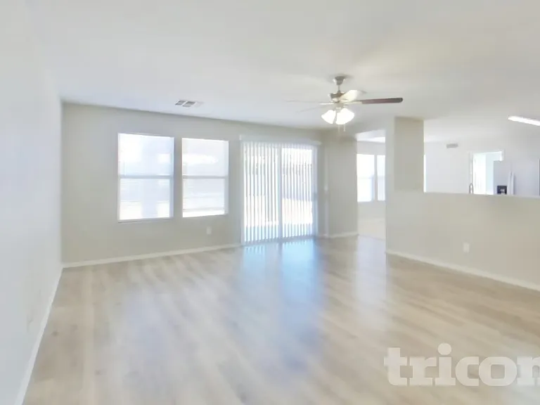 638 W Racine Loop — Photo 4