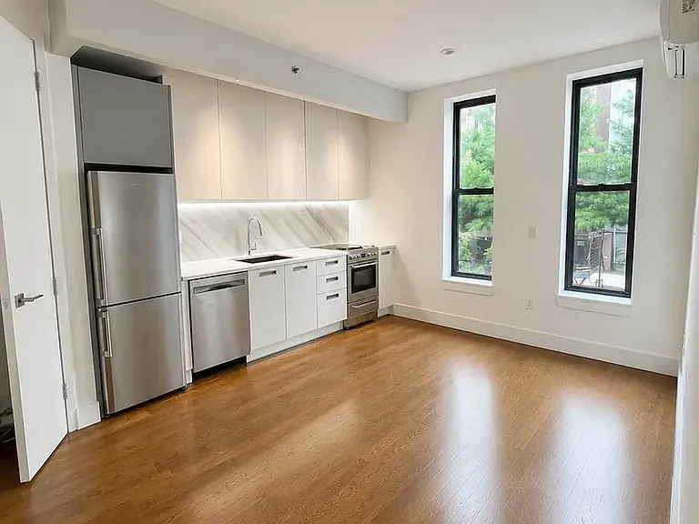69 Ten Eyck St #1B — Photo 2