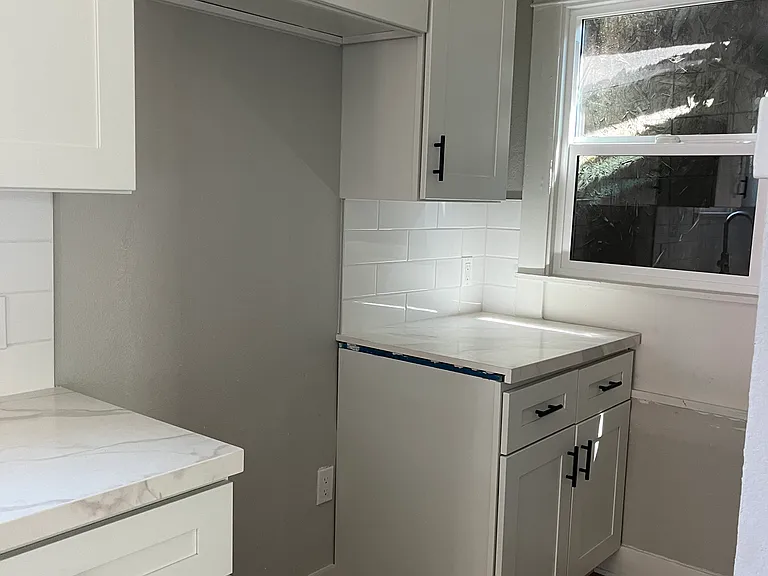 228 W Pearl St — Photo 9