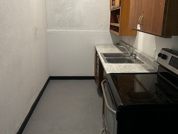 5th image of 2201 W Douglas Ave #200