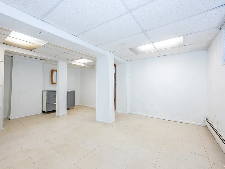 138 Harding Ave — Photo 18