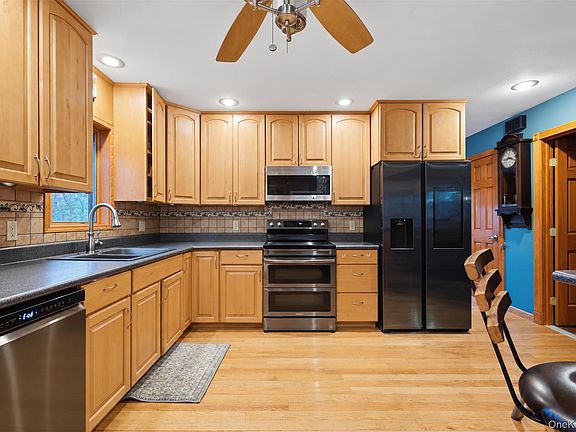 4th image of 55 Tanglewylde Road