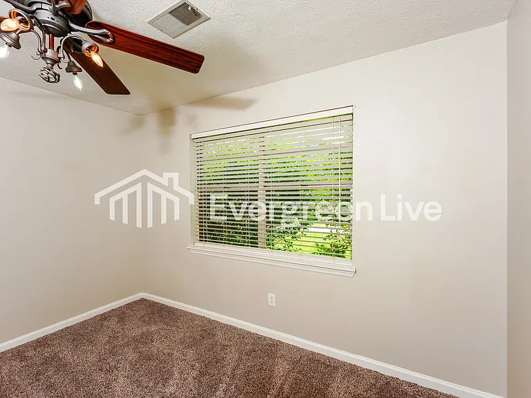 106 Meadowgreen Rd — Photo 12