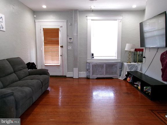 5th image of 5805 Master St