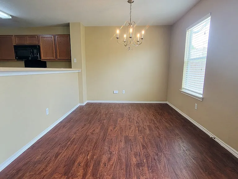 1216 Shadow Creek Blvd — Photo 4