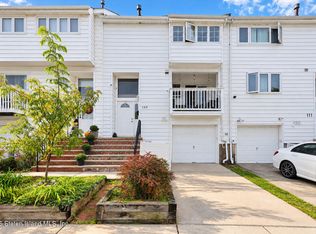 109 Hampton Grn, Staten Island, NY 10312