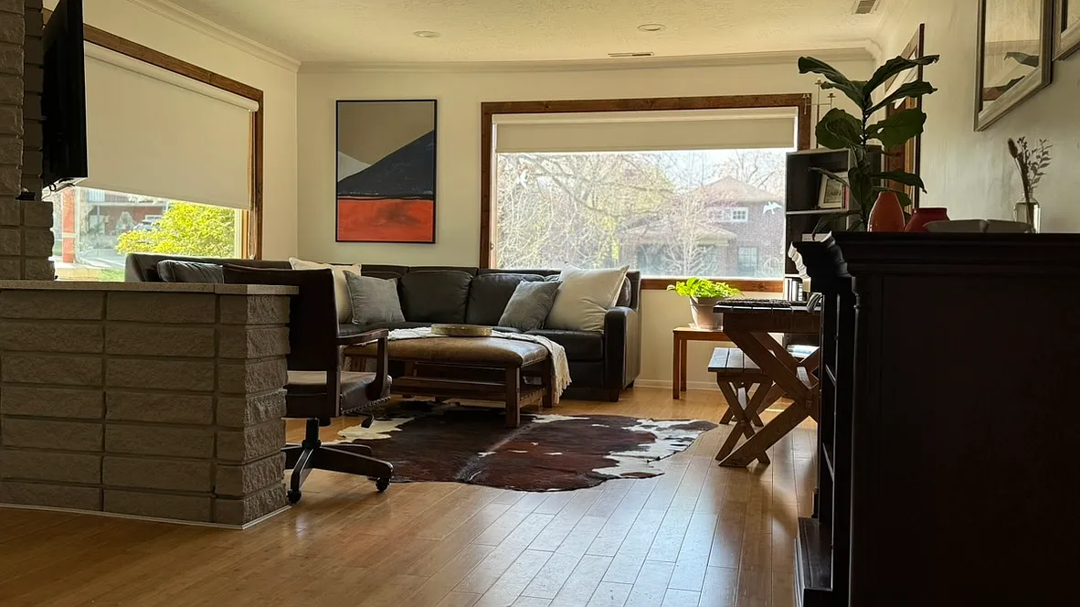 Living Area - 1195 E Princeton Ave