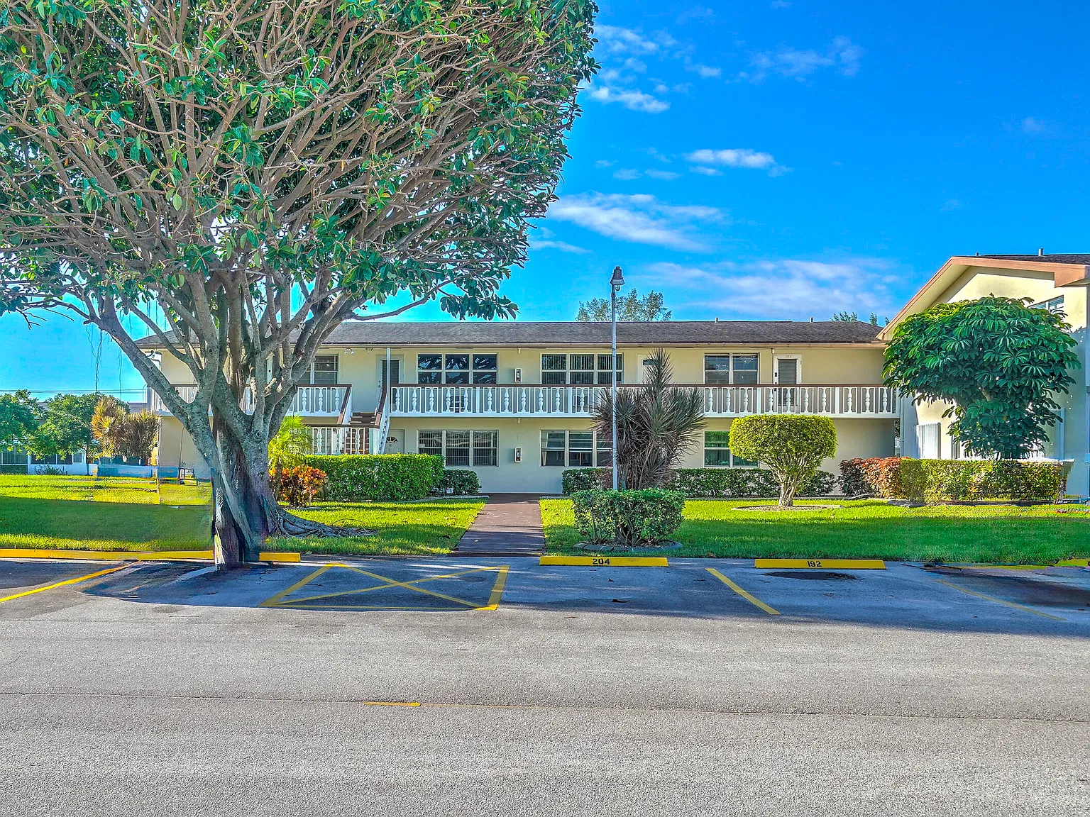 2 bed, 1.5 bath, 819 sqft, $1,750 — Photo 1