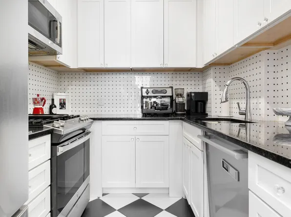 130 East 94th Street 5E image 3 of 10