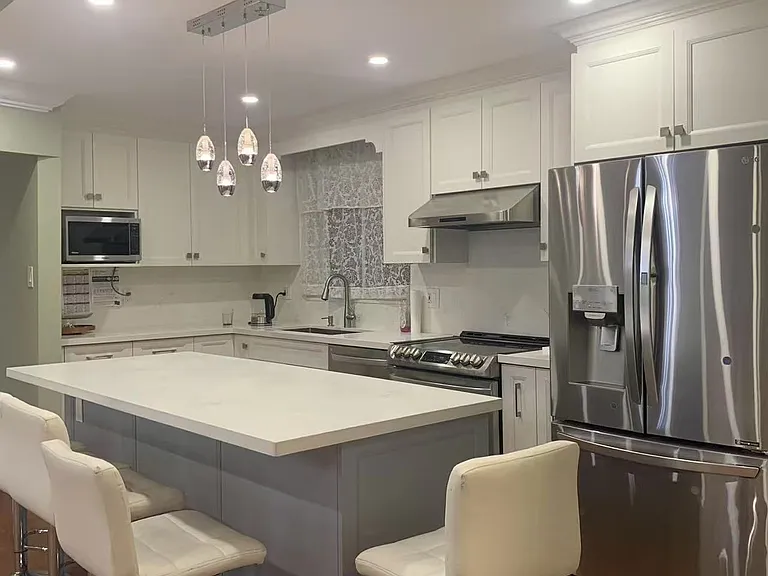 63 Lesgay Cres #UPPER — Photo 2