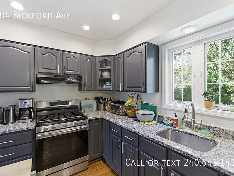 504 Bickford Ave — Photo 12