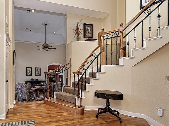 4th image of 6 Misty Point