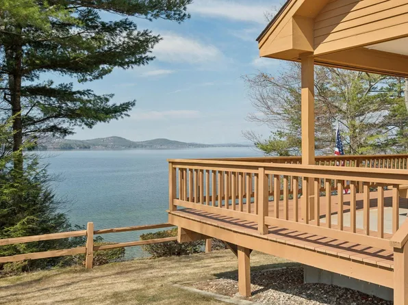 9 Umbrella Point, Wolfeboro, NH 03894