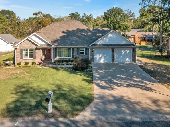 1545 Canterbury Dr, Murray, KY 42071