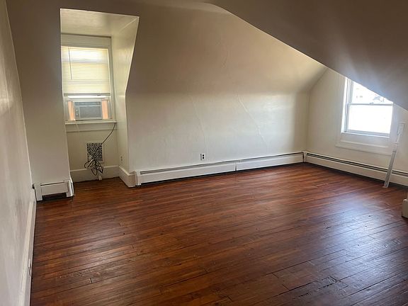 4th image of 208 Carlisle Ave APT 3