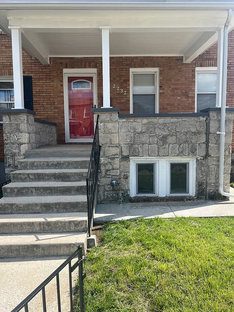 Building Photo - 2237 W Saratoga St