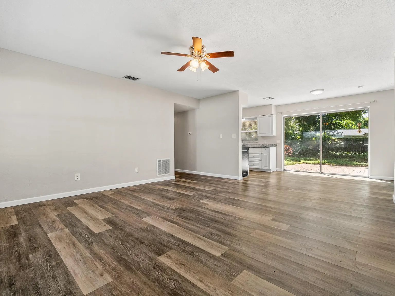 3862 Neptune Dr SE — Photo 3