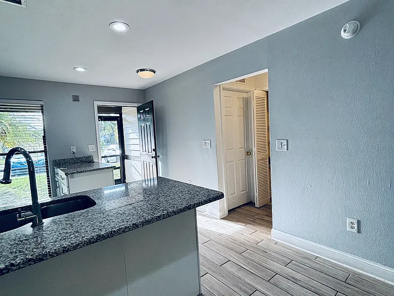 2130 Bancroft Pl #E — Photo 4