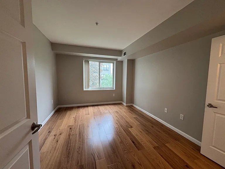 1 Cityview Ln #213 — Photo 6