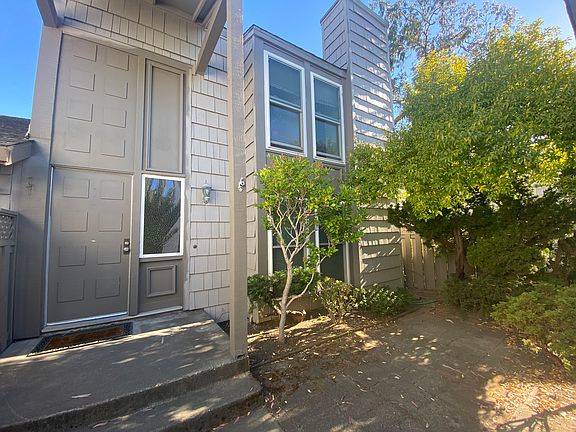 2nd image of 982 Marquette Ln