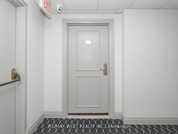 4th image of 2737 Keele St #817