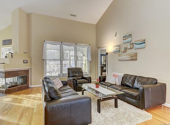 5th image of 4916 Chestnut Knoll Ln