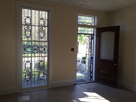 3rd image of 4612 Laurel St