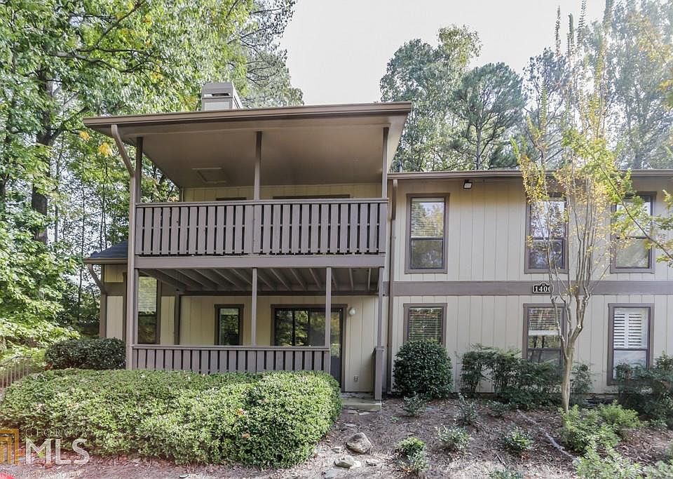 2nd image of 1401 Woodcliff Dr NE