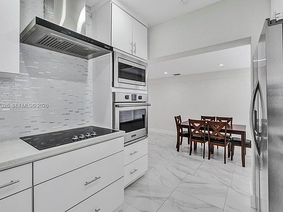 3rd image of 6471 SW 27th St