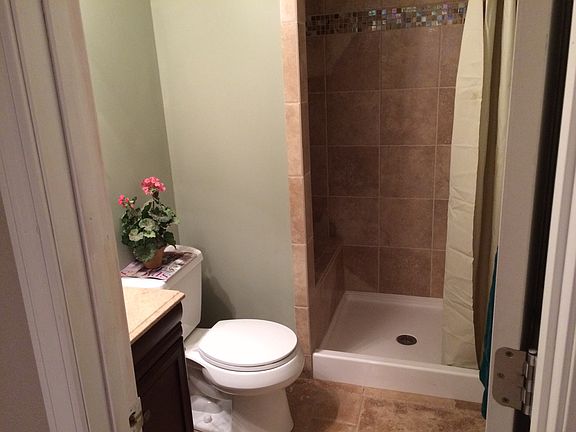 Lower level full bath