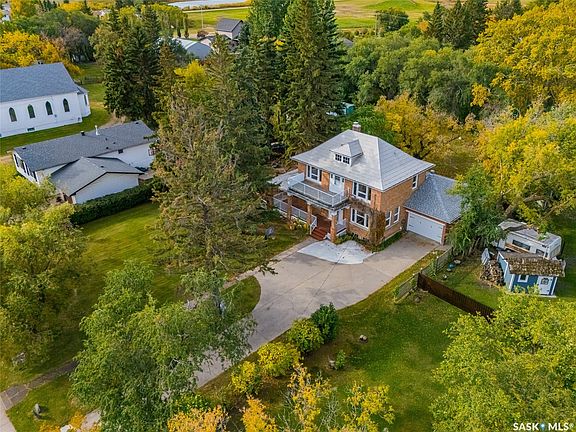 2nd image of 810 4th Avenue
