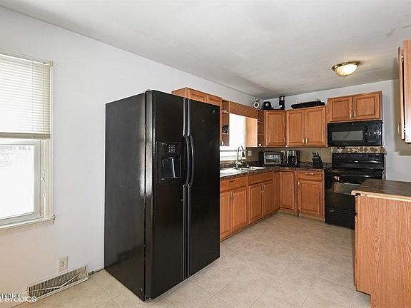 4th image of 70191 Fillmore St