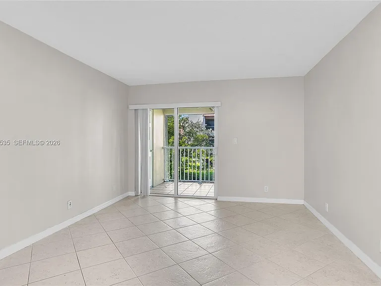 100 Lakeview Dr #201 — Photo 9