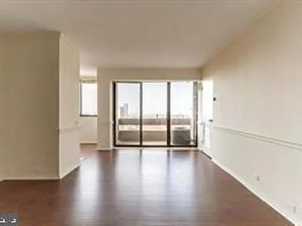 1326 Spruce St APT 1402, Philadelphia, PA 19107