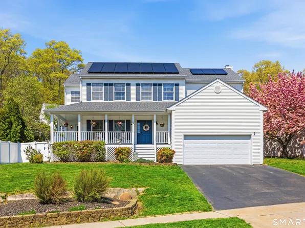 9 Clairmont Circle, Groton, CT 06355