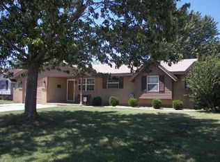 825 NW 8th St, Moore, OK 73160