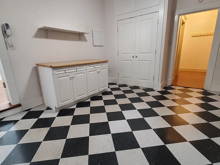 114 W Lexington Ave — Photo 30