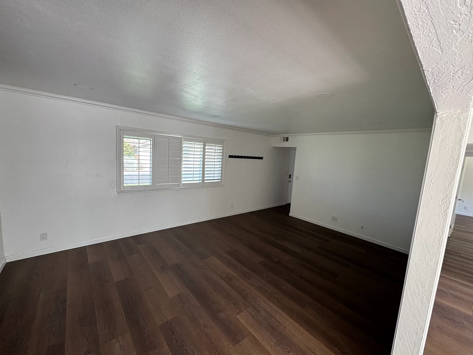 5 bed, 2.5 bath, 1769 sqft, $5,200 — Photo 2