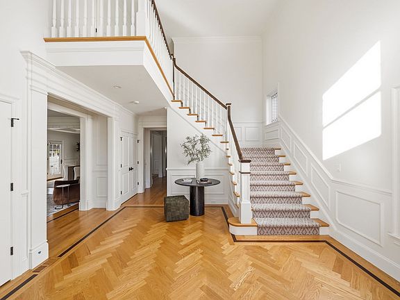 5th image of 61 Warren St