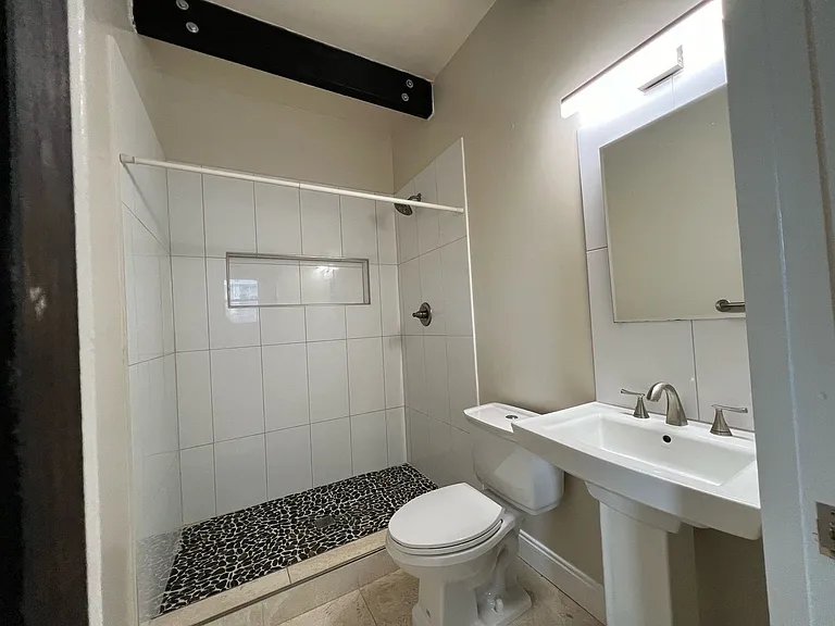 500 Parkway Dr NE #8 — Photo 5
