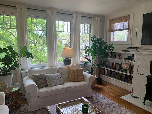 4th image of 5533-5535 Wellesley Ave #2