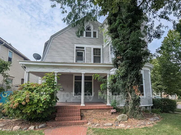 1025 Crescent Ave — Photo 1