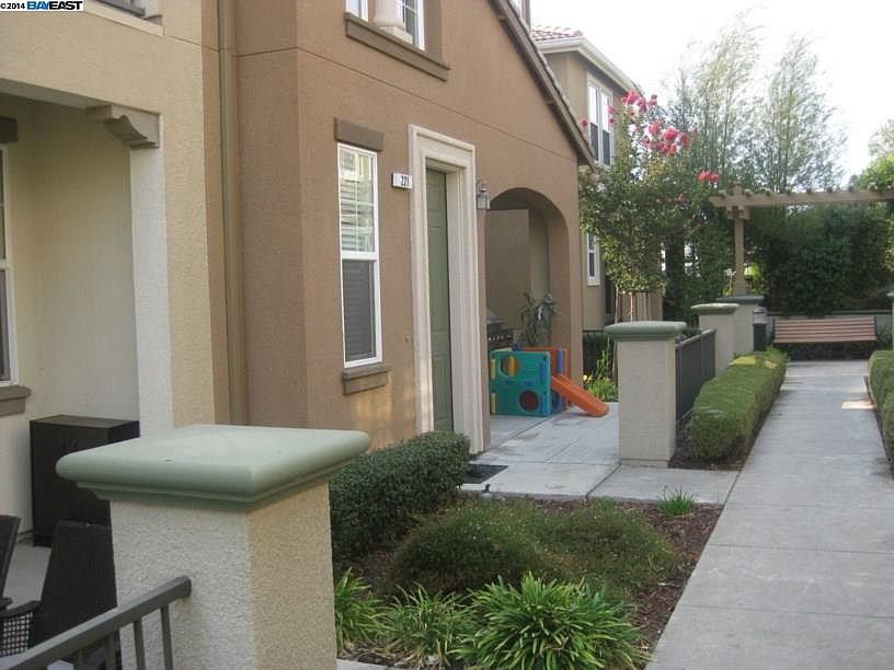 2nd image of 221 Montevina Way